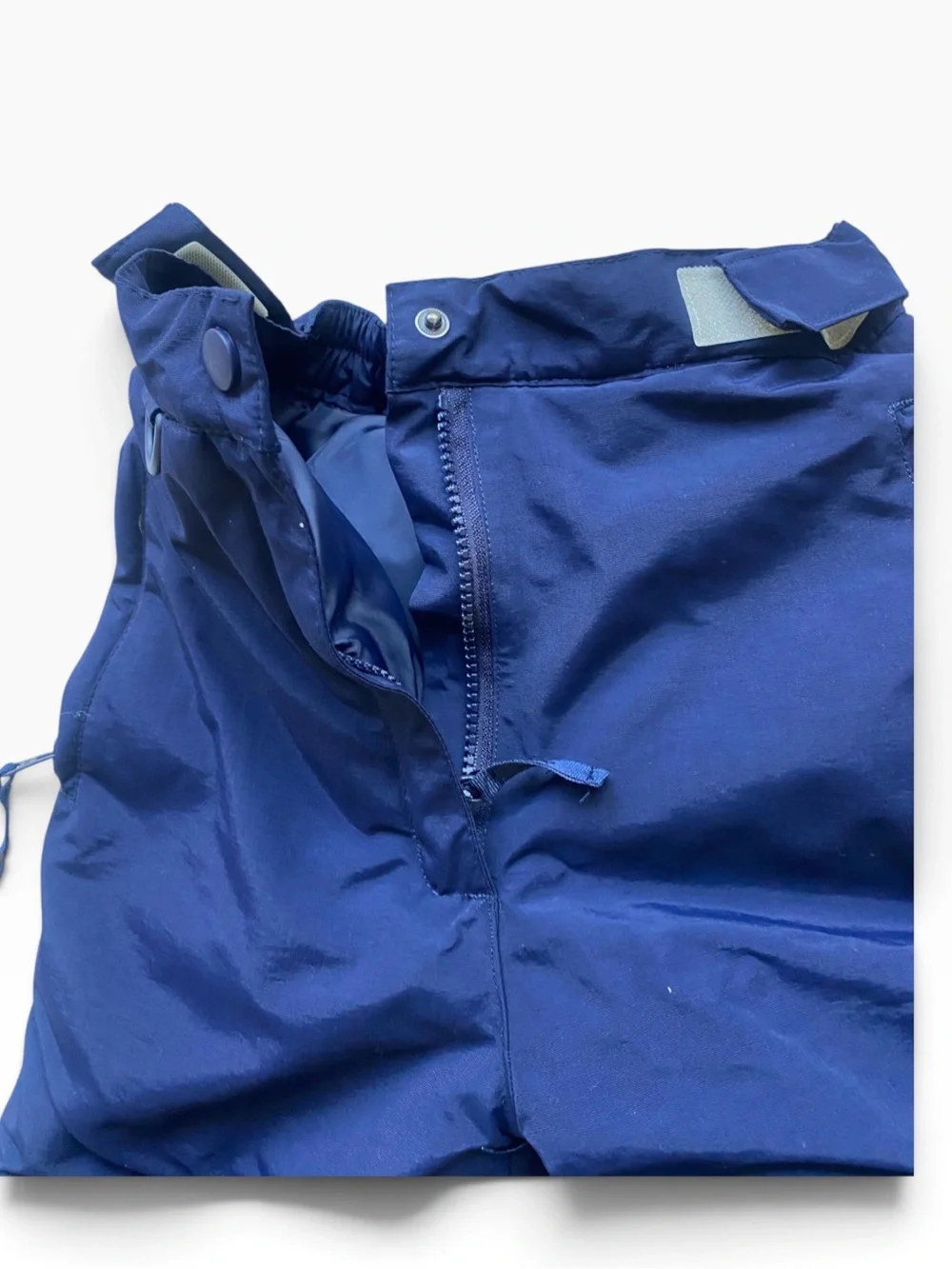 AMAZON ESSENTIALS Kids’ Navy Insulated Snow Pants. Size: S (6-7)